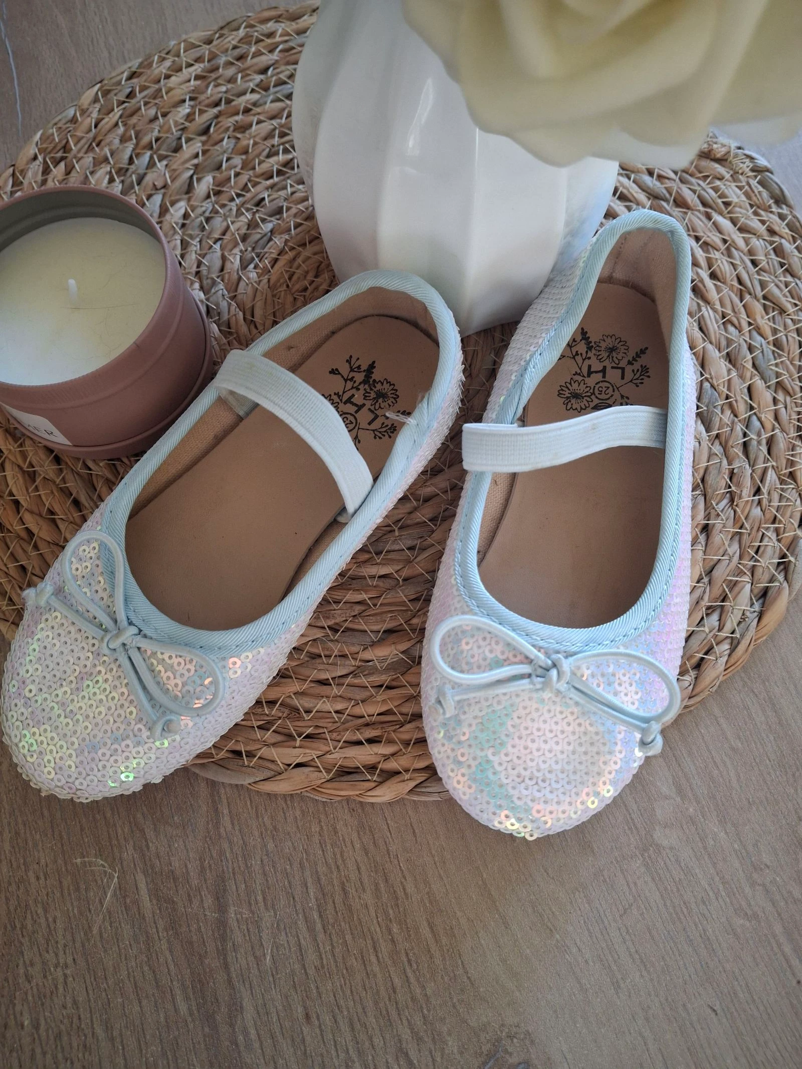 Magnifique ballerines avec des sequins pointure 25 la halle